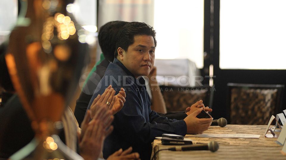 Erick Thohir berduka Copyright: &copy; INDOSPORT/ Ratno Prasetyo